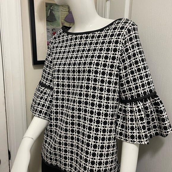 Max studio beautiful top wrinkle free fabric starchy with gorgeous design - Picture 2 of 15